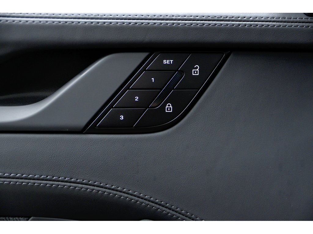 2025 Porsche 911 Carrera GTS Coupe / Premium Package / Burmester in Laval, Quebec - 31 - w1024h768px