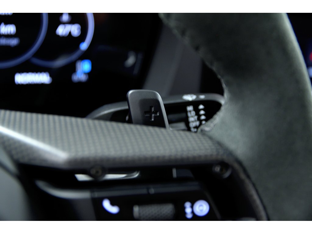 2025 Porsche 911 Carrera GTS Coupe / Premium Package / Burmester in Laval, Quebec - 21 - w1024h768px