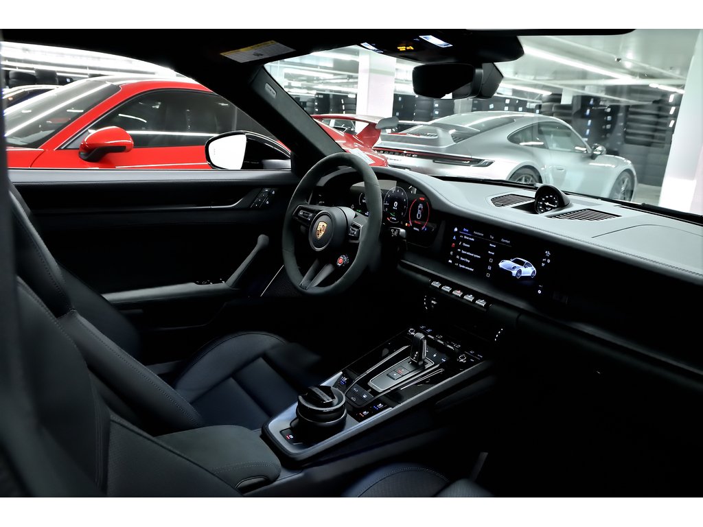 2025 Porsche 911 Carrera GTS Coupe / Premium Package / Burmester in Laval, Quebec - 32 - w1024h768px