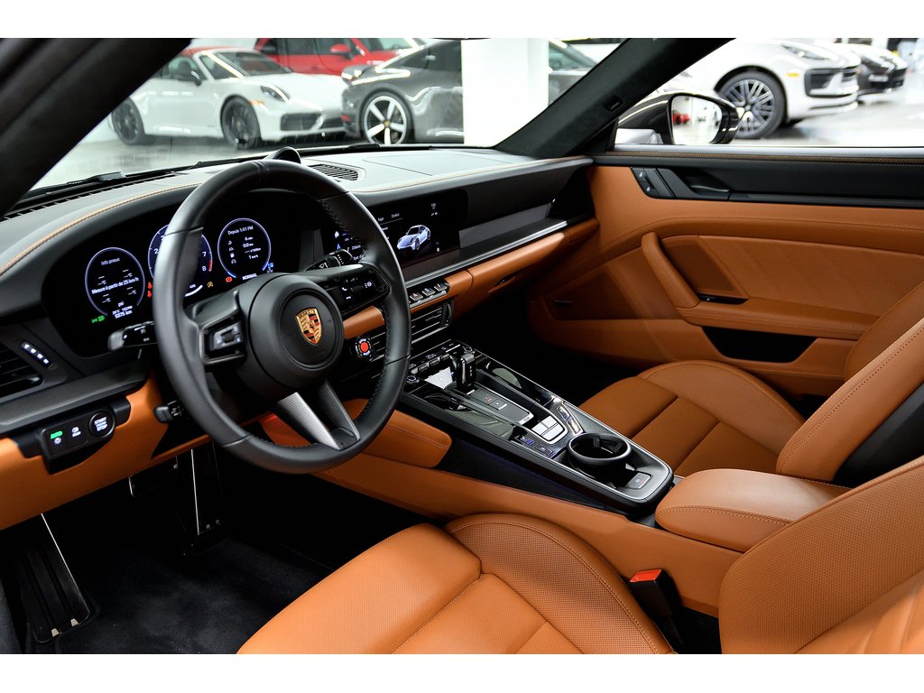 2025 Porsche 911 Carrera 4 GTS Coupe in Laval, Quebec - 17 - w1024h768px