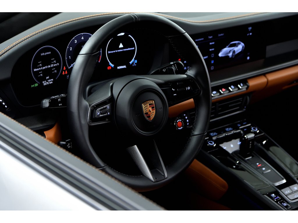 2025 Porsche 911 Carrera 4 GTS Coupe in Laval, Quebec - 48 - w1024h768px