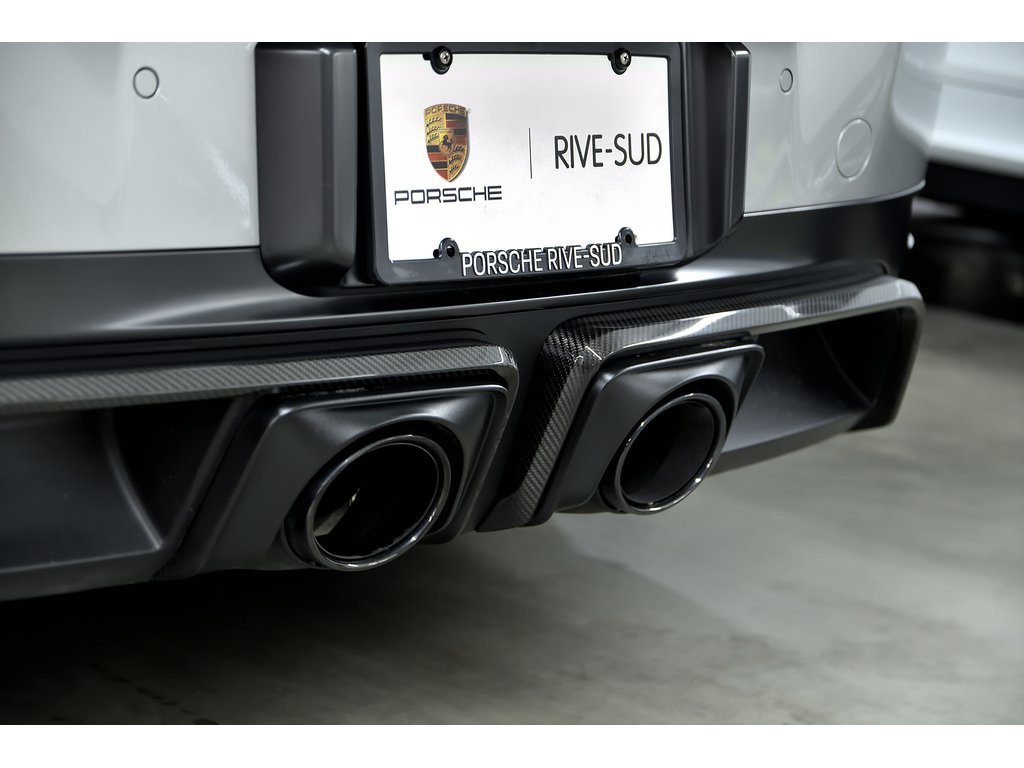 2025 Porsche 911 Carrera 4 GTS Coupe in Laval, Quebec - 14 - w1024h768px