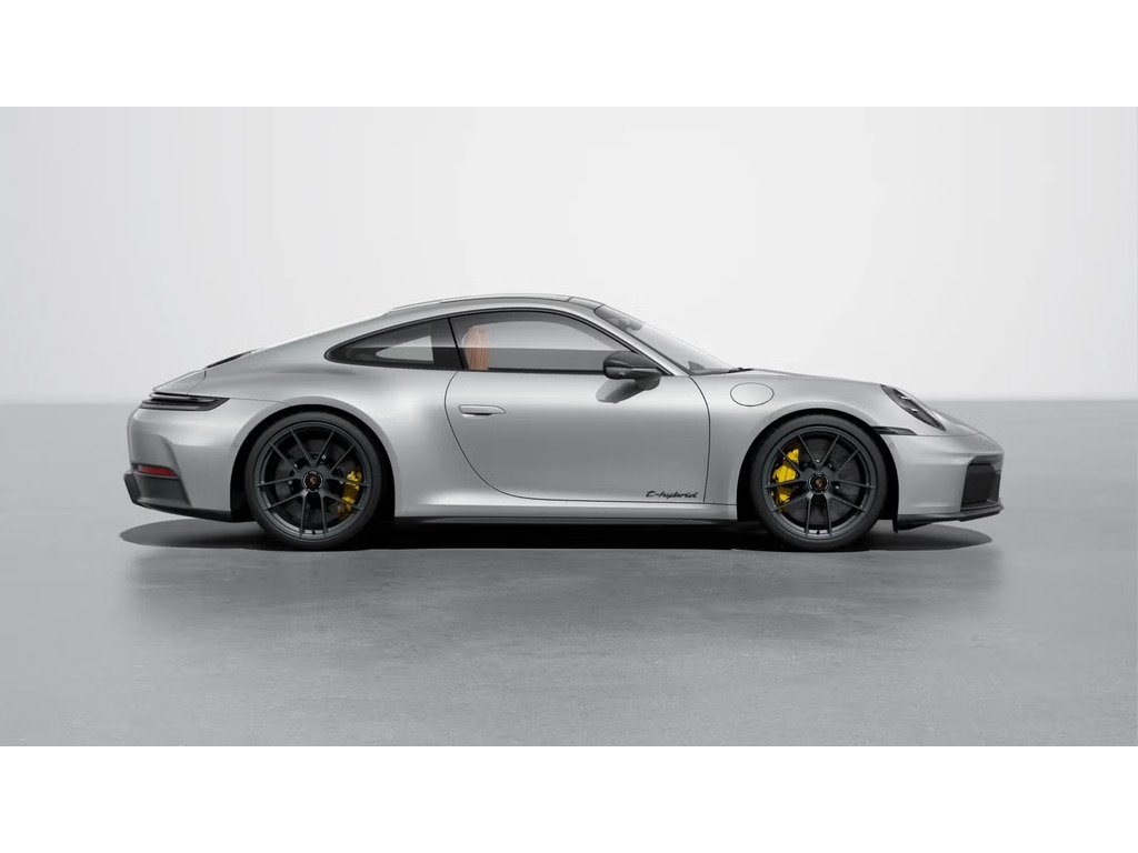 2025 Porsche 911 Carrera 4 GTS Coupe in Laval, Quebec - 6 - w1024h768px