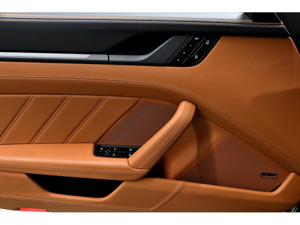 2025 Porsche 911 Carrera 4 GTS Coupe in Laval, Quebec - 37 - w1024h768px