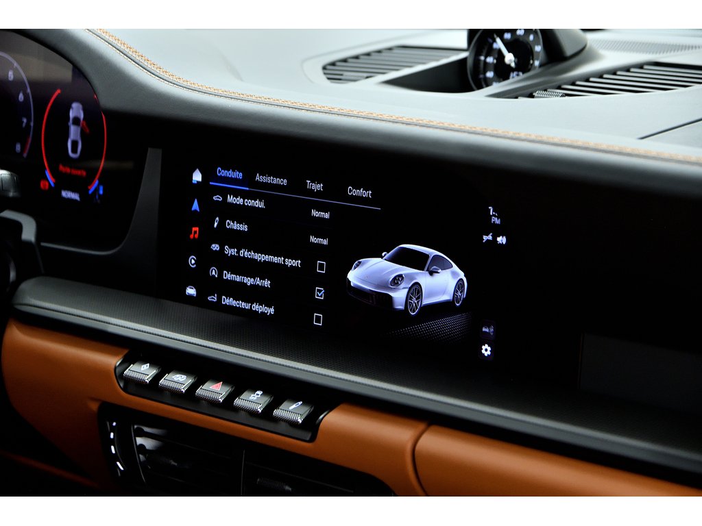 2025 Porsche 911 Carrera 4 GTS Coupe in Laval, Quebec - 41 - w1024h768px