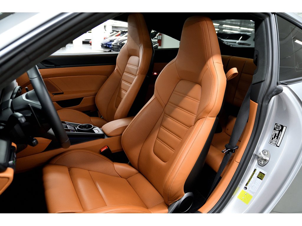 2025 Porsche 911 Carrera 4 GTS Coupe in Laval, Quebec - 20 - w1024h768px