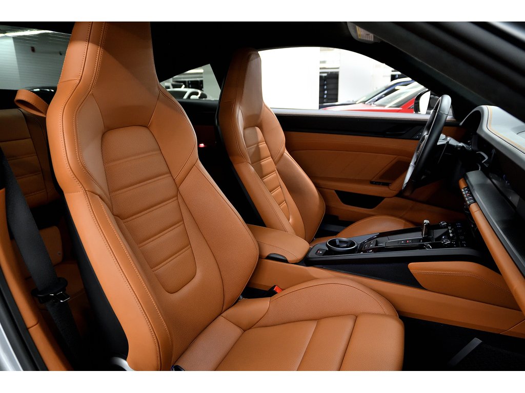 2025 Porsche 911 Carrera 4 GTS Coupe in Laval, Quebec - 45 - w1024h768px