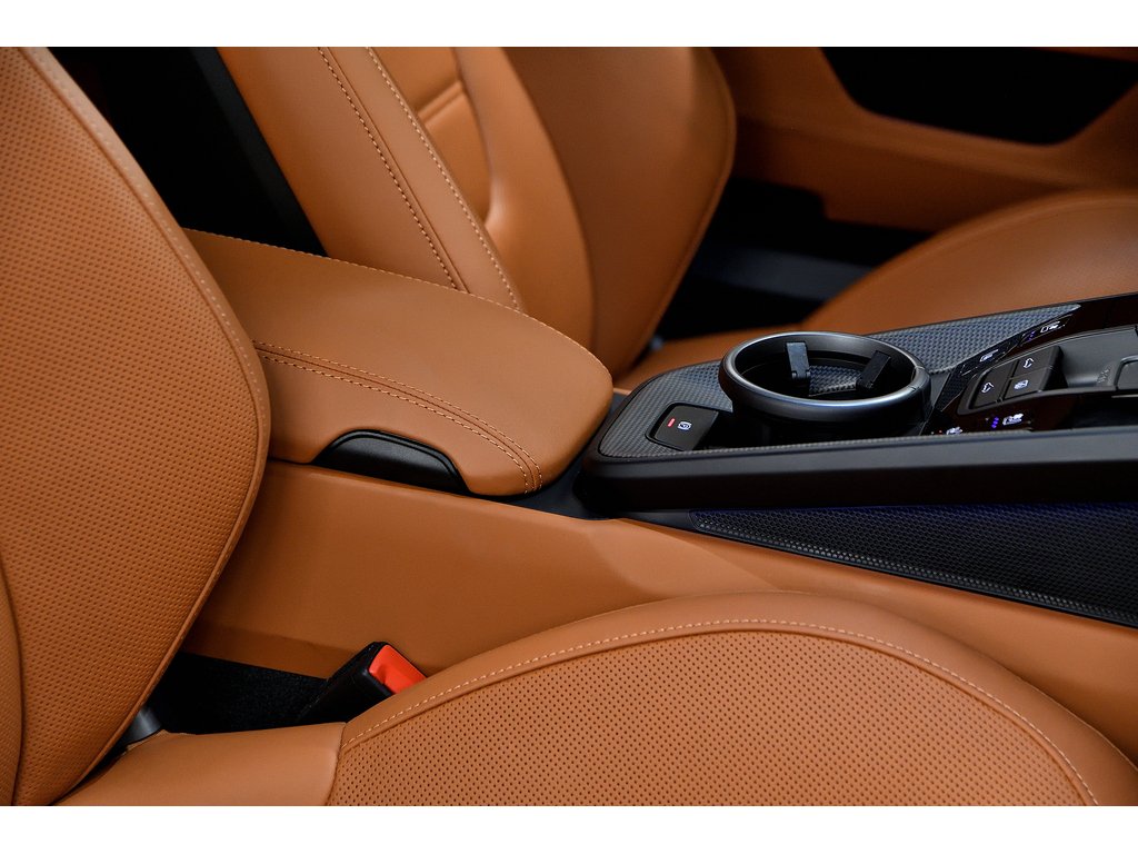 2025 Porsche 911 Carrera 4 GTS Coupe in Laval, Quebec - 46 - w1024h768px