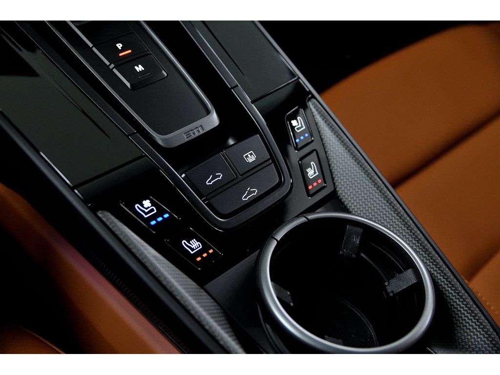 2025 Porsche 911 Carrera 4 GTS Coupe in Laval, Quebec - 35 - w1024h768px