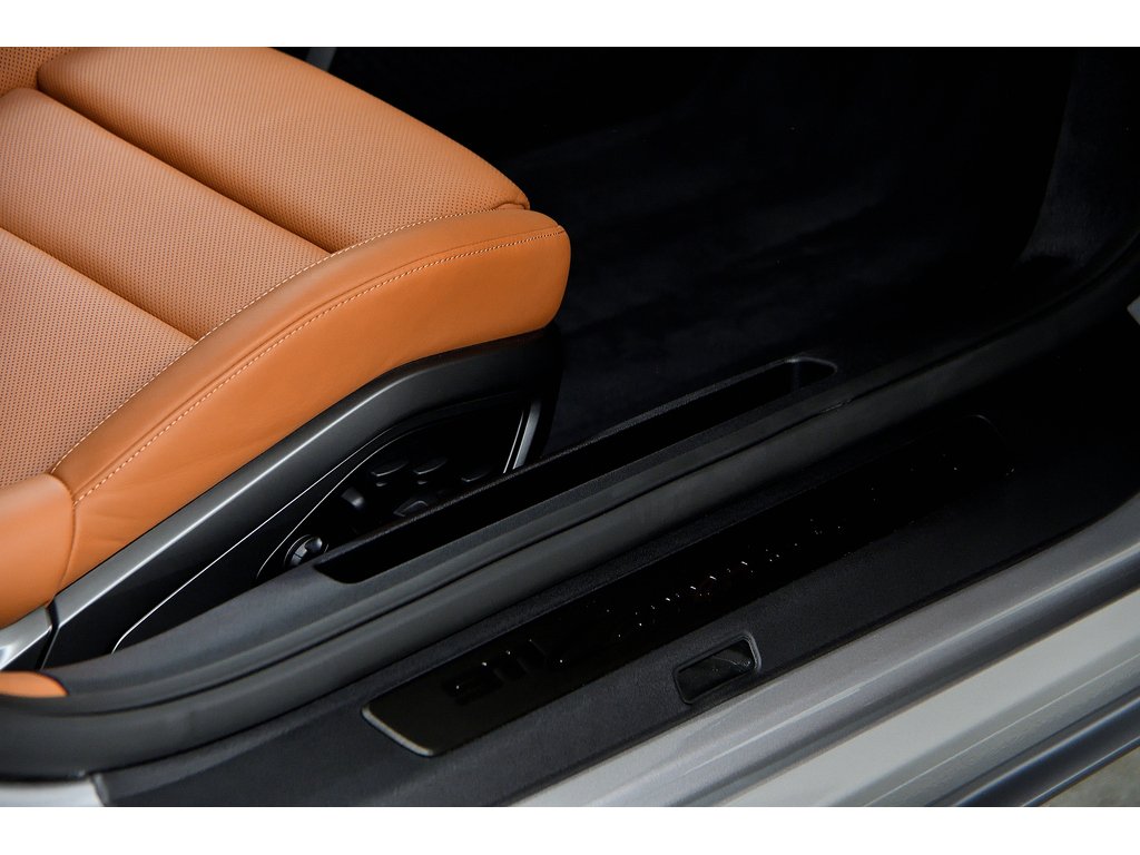 2025 Porsche 911 Carrera 4 GTS Coupe in Laval, Quebec - 43 - w1024h768px