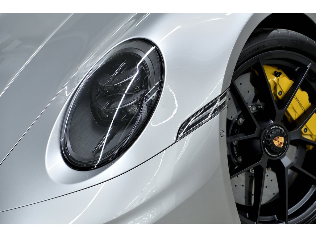 2025 Porsche 911 Carrera 4 GTS Coupe in Laval, Quebec - 7 - w1024h768px
