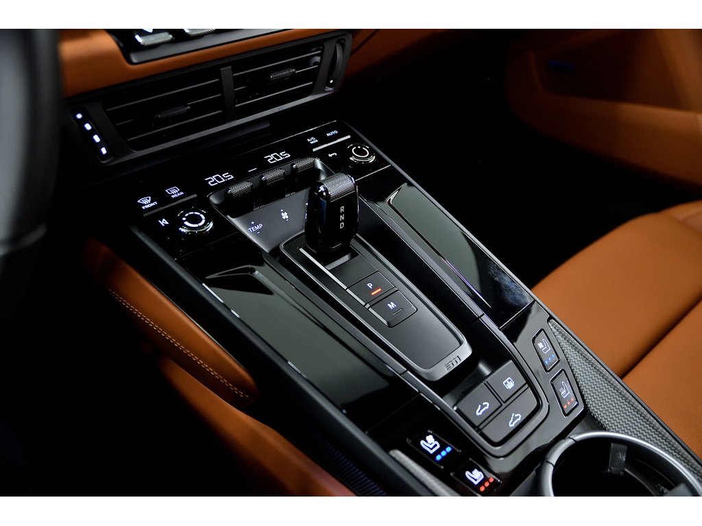 2025 Porsche 911 Carrera 4 GTS Coupe in Laval, Quebec - 33 - w1024h768px