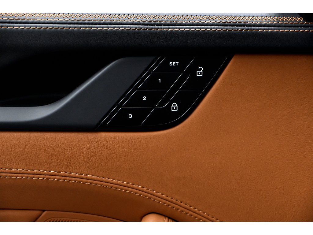 2025 Porsche 911 Carrera 4 GTS Coupe in Laval, Quebec - 38 - w1024h768px