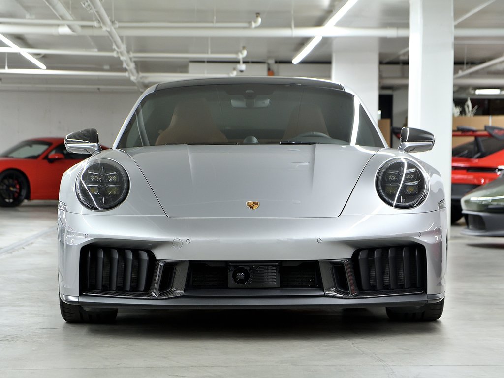 2025 Porsche 911 Carrera 4 GTS Coupe in Laval, Quebec - 5 - w1024h768px