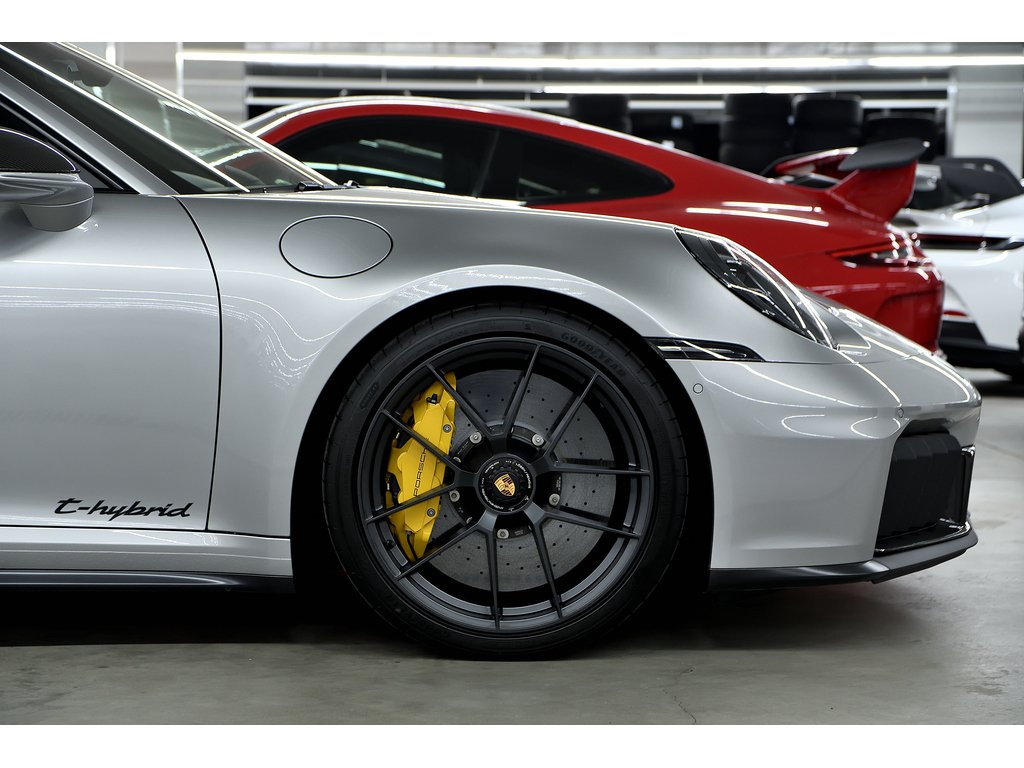 2025 Porsche 911 Carrera 4 GTS Coupe in Laval, Quebec - 9 - w1024h768px