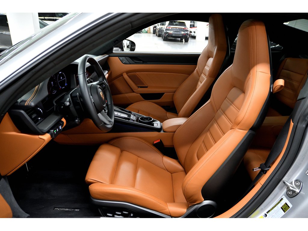 2025 Porsche 911 Carrera 4 GTS Coupe in Laval, Quebec - 18 - w1024h768px