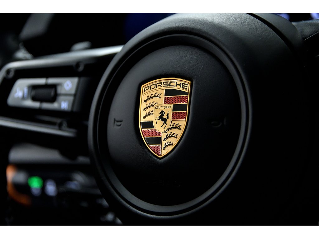2025 Porsche 911 Carrera 4 GTS Coupe in Laval, Quebec - 25 - w1024h768px