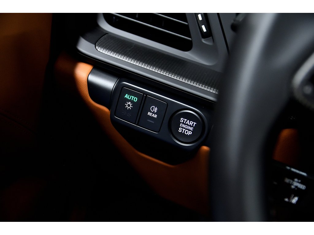 2025 Porsche 911 Carrera 4 GTS Coupe in Laval, Quebec - 39 - w1024h768px