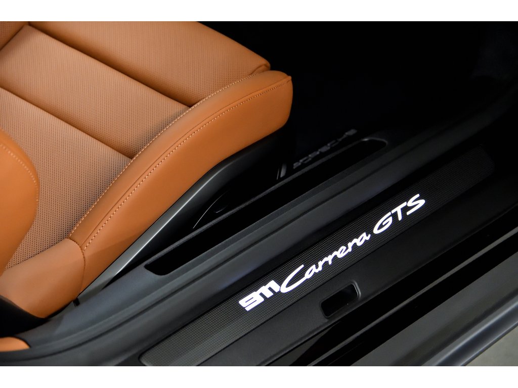 2025 Porsche 911 Carrera GTS Coupe / PCCBs / Front Axle / Premium in Laval, Quebec - 32 - w1024h768px
