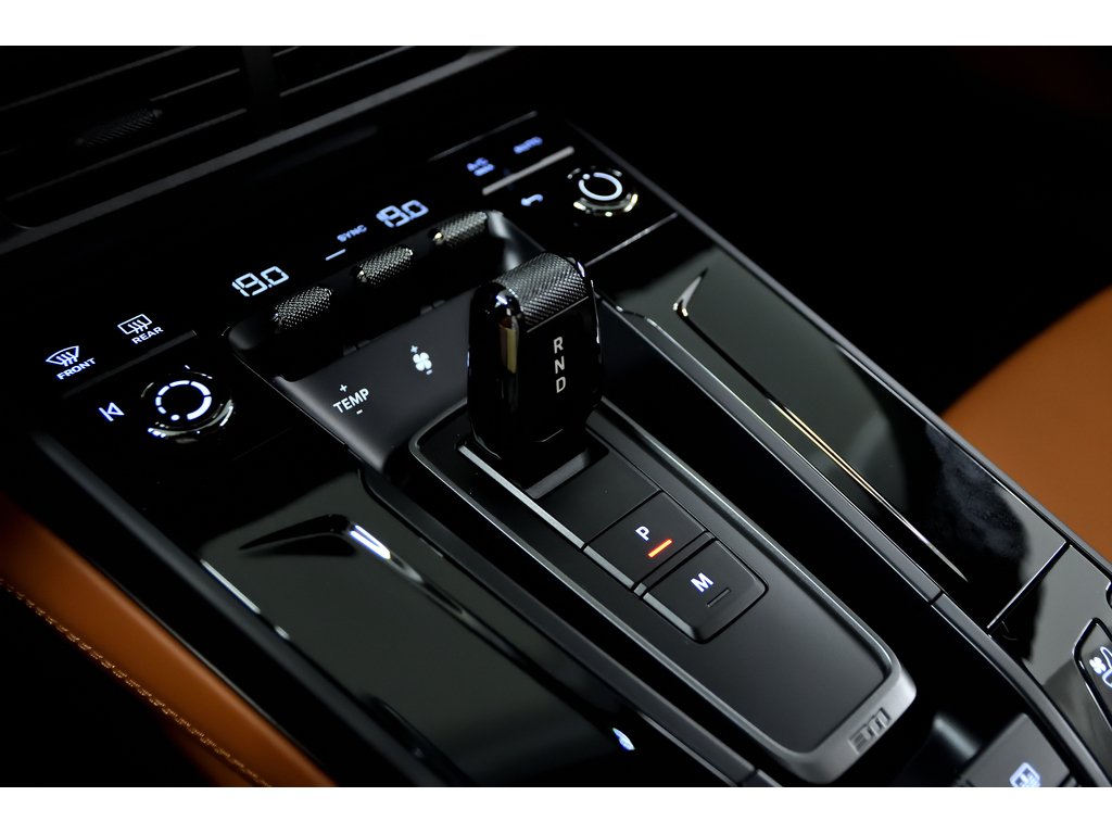2025 Porsche 911 Carrera GTS Coupe / PCCBs / Front Axle / Premium in Laval, Quebec - 26 - w1024h768px