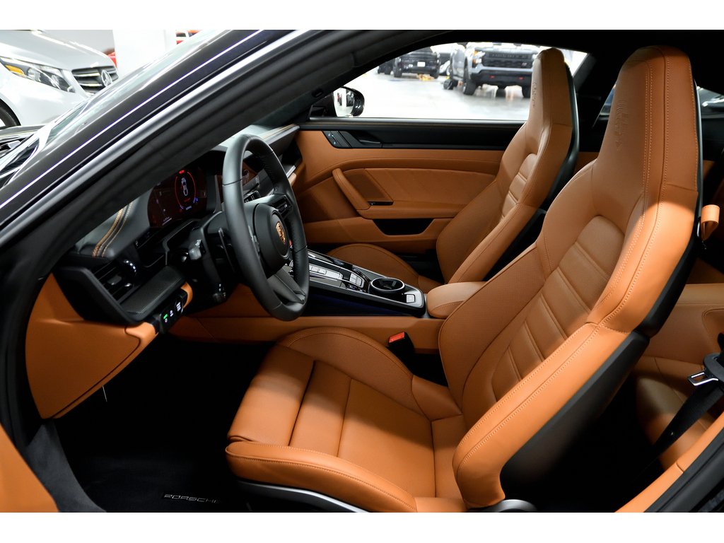 2025 Porsche 911 Carrera GTS Coupe / PCCBs / Front Axle / Premium in Laval, Quebec - 13 - w1024h768px