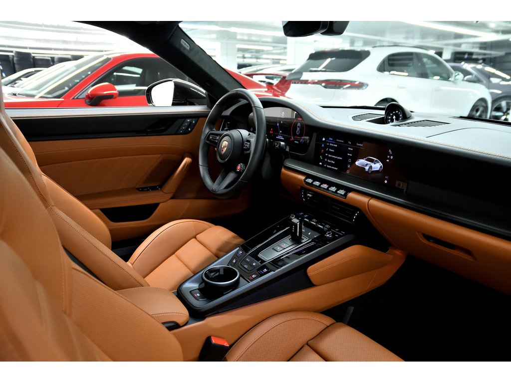 2025 Porsche 911 Carrera GTS Coupe / PCCBs / Front Axle / Premium in Laval, Quebec - 28 - w1024h768px