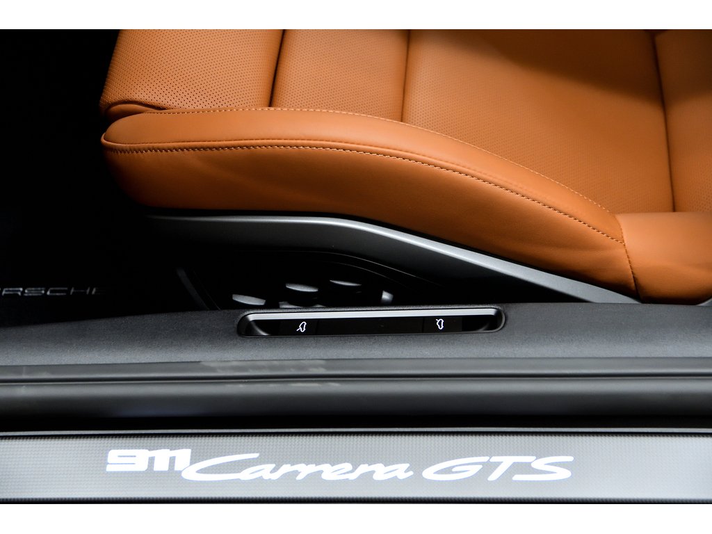 2025 Porsche 911 Carrera GTS Coupe / PCCBs / Front Axle / Premium in Laval, Quebec - 16 - w1024h768px