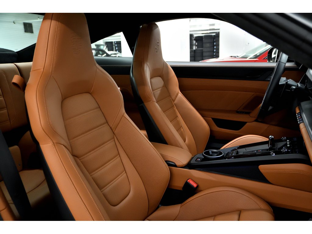 2025 Porsche 911 Carrera GTS Coupe / PCCBs / Front Axle / Premium in Laval, Quebec - 33 - w1024h768px