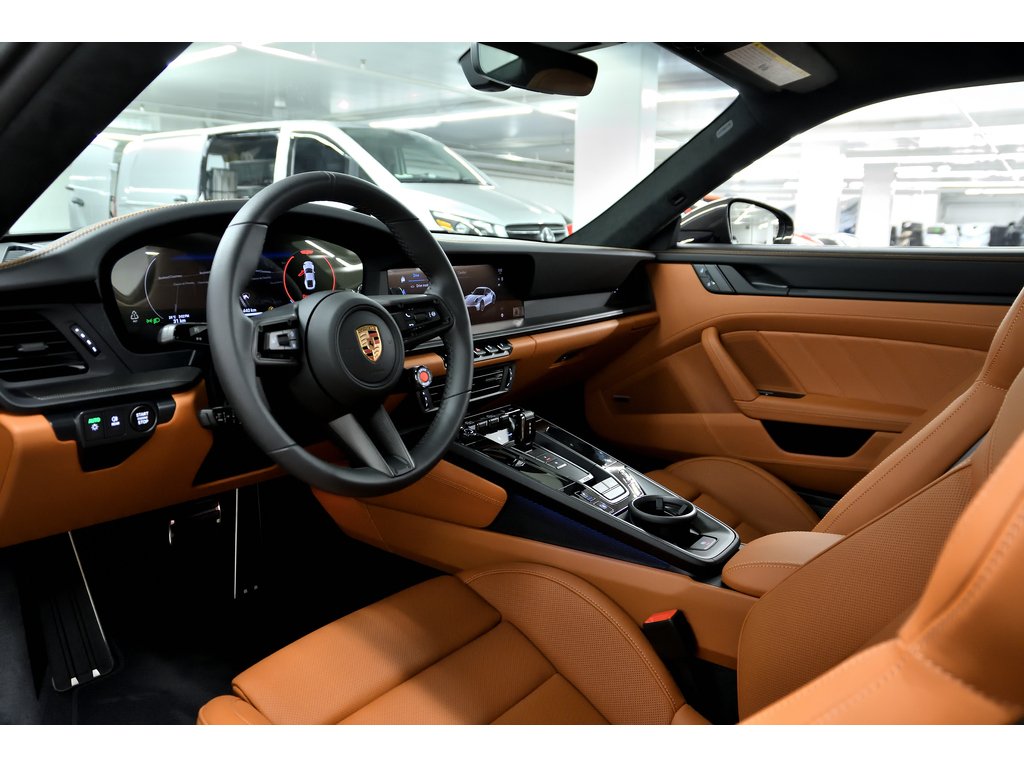 2025 Porsche 911 Carrera GTS Coupe / PCCBs / Front Axle / Premium in Laval, Quebec - 12 - w1024h768px