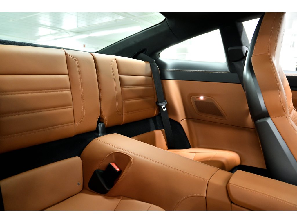 2025 Porsche 911 Carrera GTS Coupe / PCCBs / Front Axle / Premium in Laval, Quebec - 35 - w1024h768px
