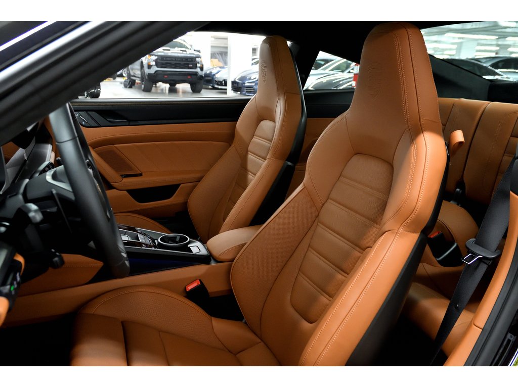 2025 Porsche 911 Carrera GTS Coupe / PCCBs / Front Axle / Premium in Laval, Quebec - 14 - w1024h768px