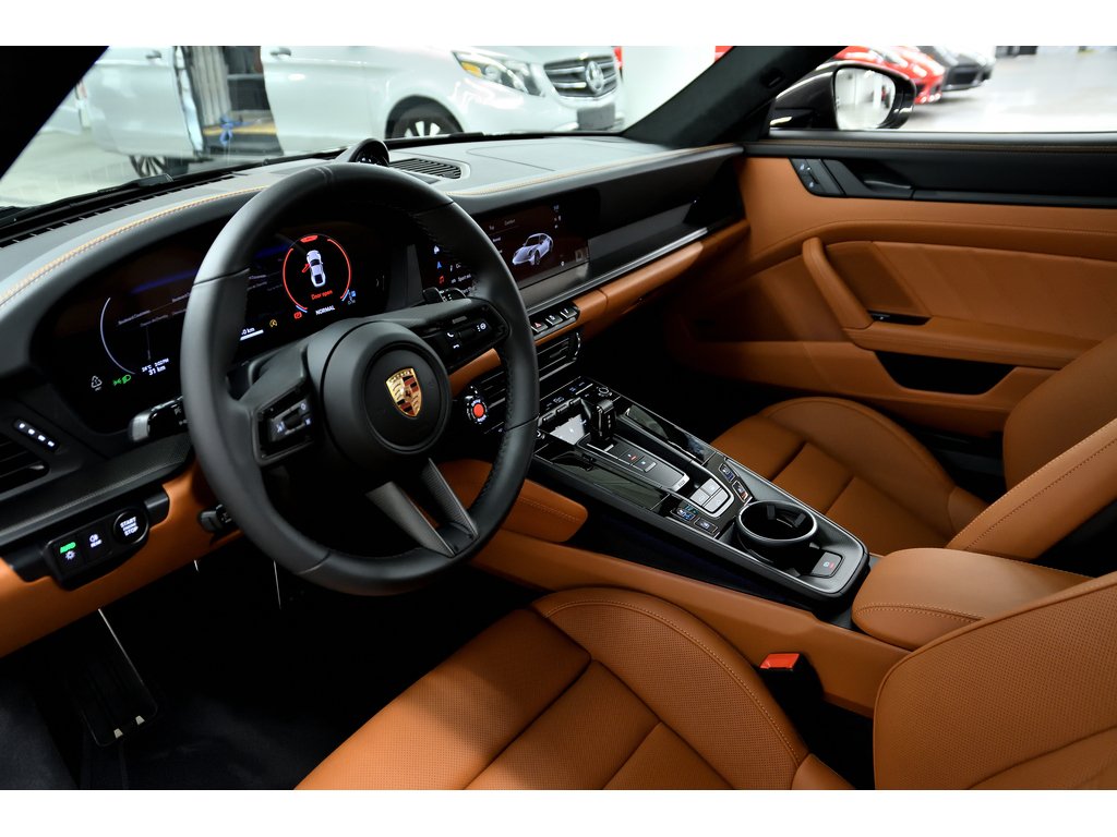 2025 Porsche 911 Carrera GTS Coupe / PCCBs / Front Axle / Premium in Laval, Quebec - 11 - w1024h768px
