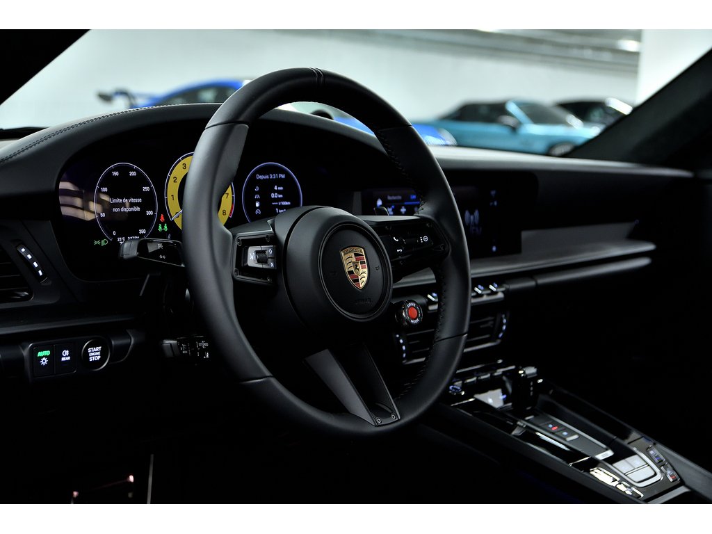 2025 Porsche 911 Carrera 4 GTS Coupe / PCCBs / Front Axle / BOSE in Laval, Quebec - 11 - w1024h768px
