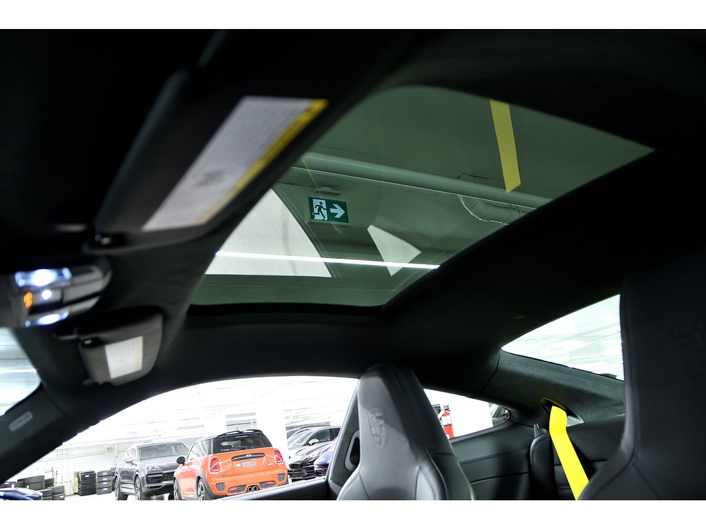Porsche 911 Carrera 4 GTS Coupe / PCCBs / Front Axle / BOSE 2025 à Laval, Québec - 17 - w1024h768px