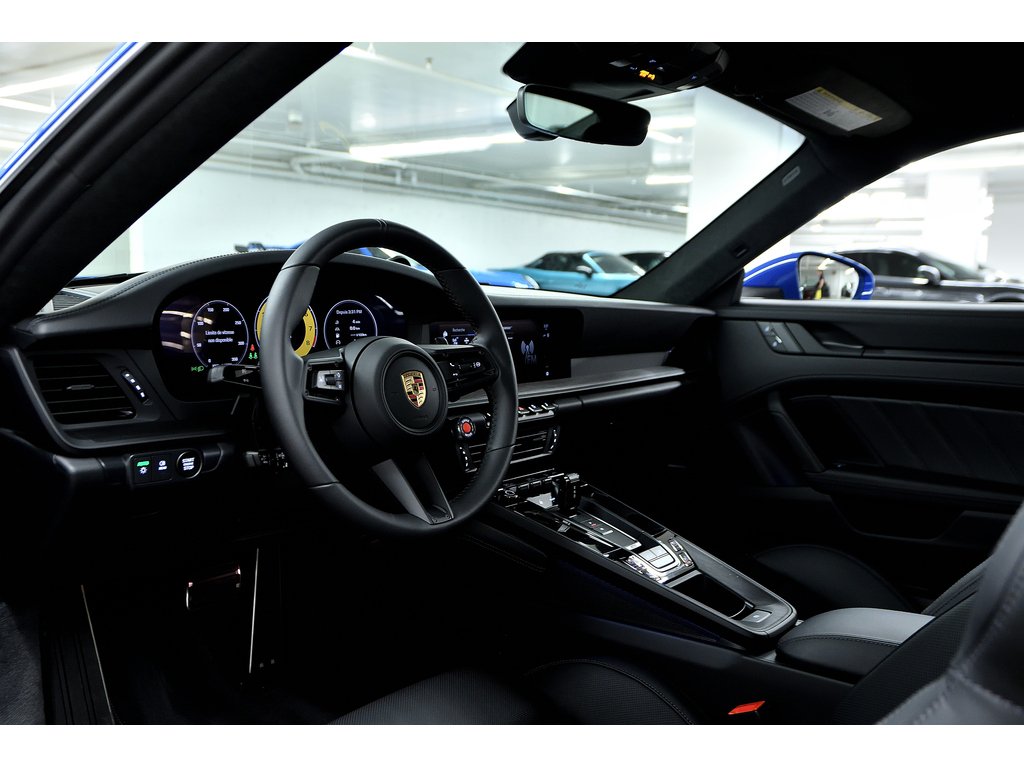 2025 Porsche 911 Carrera 4 GTS Coupe / PCCBs / Front Axle / BOSE in Laval, Quebec - 12 - w1024h768px