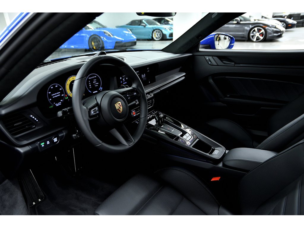 Porsche 911 Carrera 4 GTS Coupe / PCCBs / Front Axle / BOSE 2025 à Laval, Québec - 13 - w1024h768px