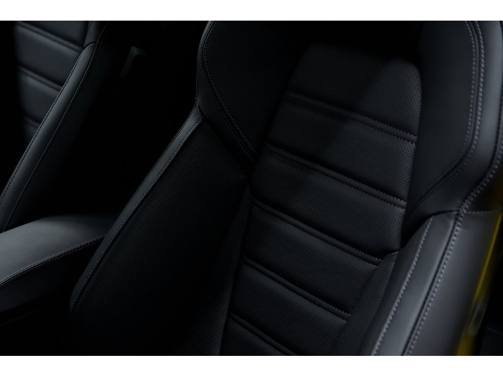 Porsche 911 Carrera 4 GTS Coupe / PCCBs / Front Axle / BOSE 2025 à Laval, Québec - 16 - w1024h768px