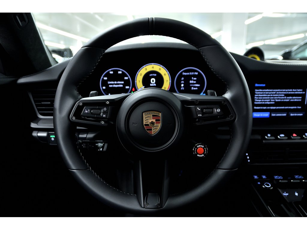 2025 Porsche 911 Carrera 4 GTS Coupe / PCCBs / Front Axle / BOSE in Laval, Quebec - 18 - w1024h768px