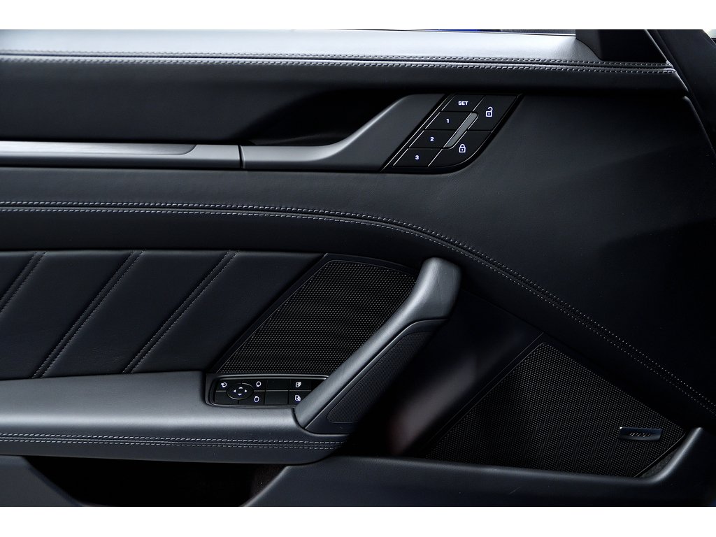 Porsche 911 Carrera 4 GTS Coupe / PCCBs / Front Axle / BOSE 2025 à Laval, Québec - 26 - w1024h768px