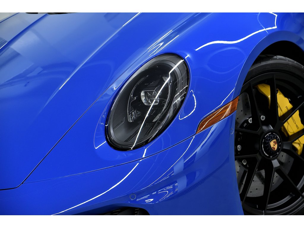 2025 Porsche 911 Carrera 4 GTS Coupe / PCCBs / Front Axle / BOSE in Laval, Quebec - 7 - w1024h768px