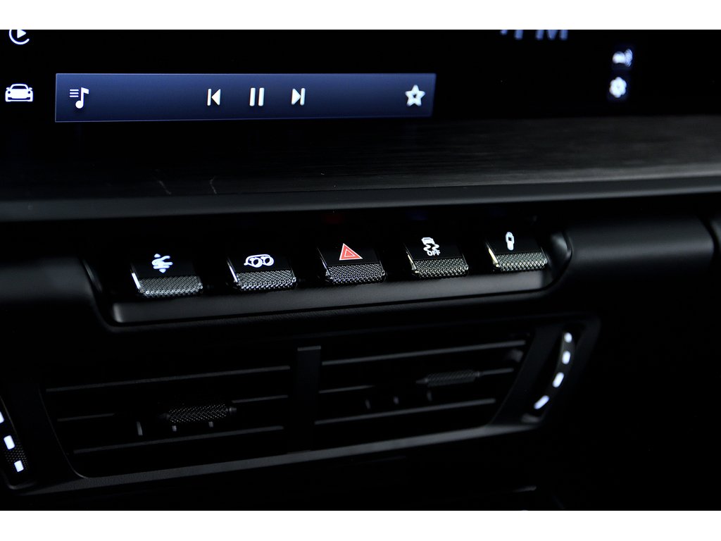 2025 Porsche 911 Carrera 4 GTS Coupe / PCCBs / Front Axle / BOSE in Laval, Quebec - 29 - w1024h768px