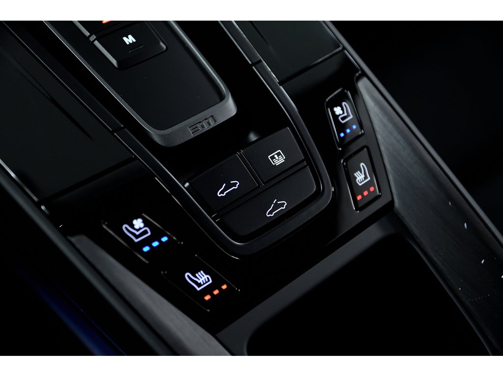 Porsche 911 Carrera 4 GTS Coupe / PCCBs / Front Axle / BOSE 2025 à Laval, Québec - 24 - w1024h768px