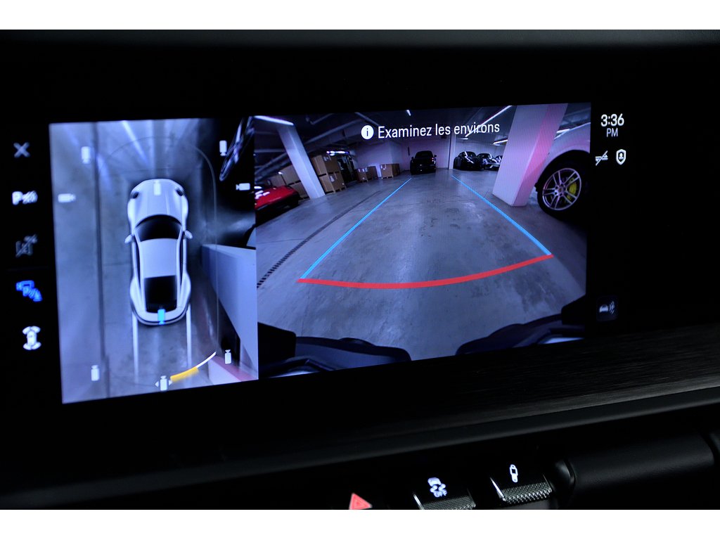 Porsche 911 Carrera 4 GTS Coupe / PCCBs / Front Axle / BOSE 2025 à Laval, Québec - 30 - w1024h768px