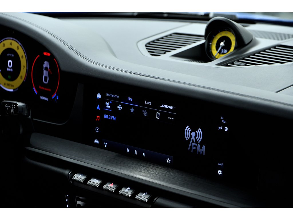 2025 Porsche 911 Carrera 4 GTS Coupe / PCCBs / Front Axle / BOSE in Laval, Quebec - 32 - w1024h768px