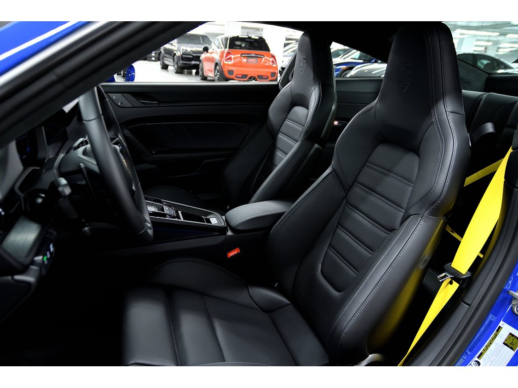Porsche 911 Carrera 4 GTS Coupe / PCCBs / Front Axle / BOSE 2025 à Laval, Québec - 15 - w1024h768px