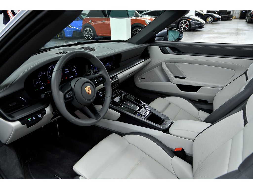 Porsche 911 Carrera Cabriolet / Premium Pack / Adaptive Cruise 2025 à Laval, Québec - 13 - w1024h768px