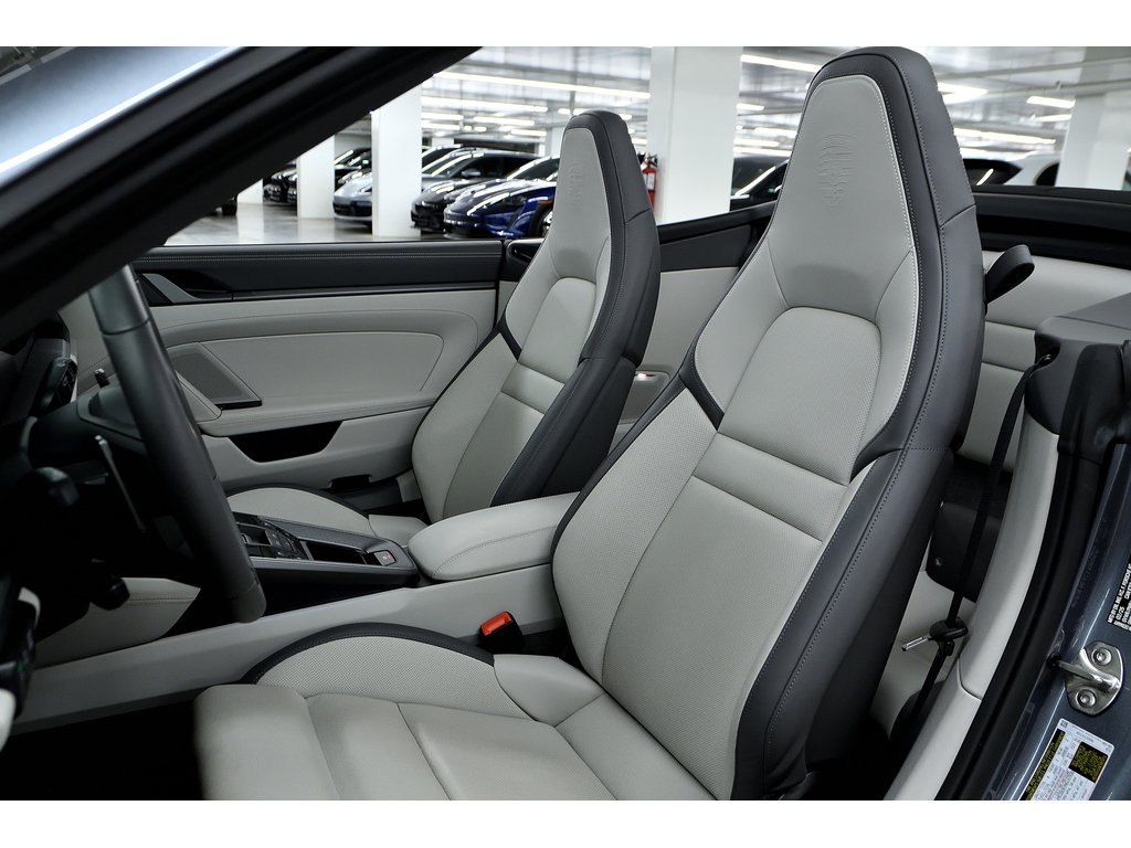 2025 Porsche 911 Carrera Cabriolet / Premium Pack / Adaptive Cruise in Laval, Quebec - 16 - w1024h768px