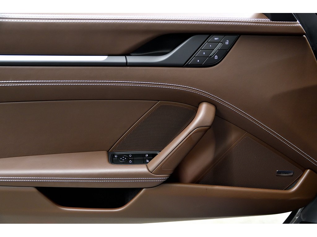 2025 Porsche 911 Targa 4 GTS / Premium Package / Front Axle Lift / in Laval, Quebec - 33 - w1024h768px