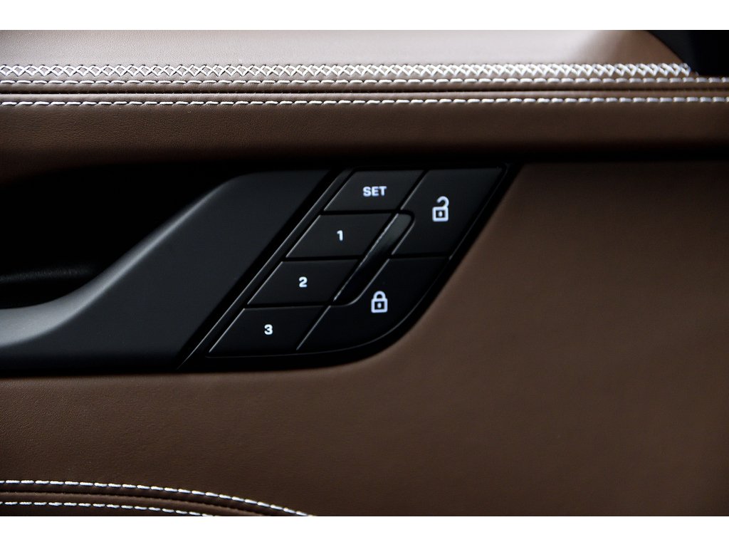 2025 Porsche 911 Targa 4 GTS / Premium Package / Front Axle Lift / in Laval, Quebec - 34 - w1024h768px