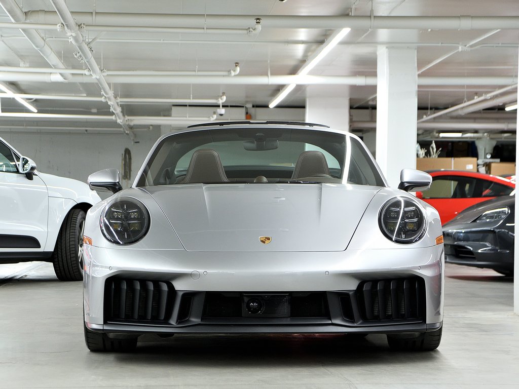 Porsche 911 Targa 4 GTS / Premium Package / Front Axle Lift / 2025 à Laval, Québec - 41 - w1024h768px